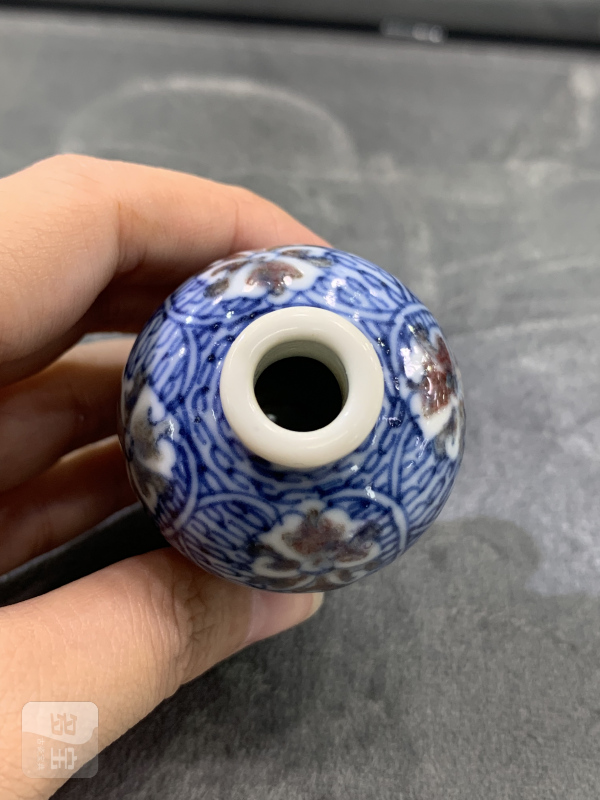清中期青花釉里红缠枝花卉纹鼻烟壶 - 图6